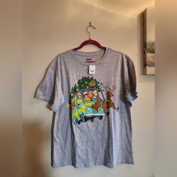 Scooby-Doo! Other - Scooby Doo Christmas t shirt medium grey NWT
